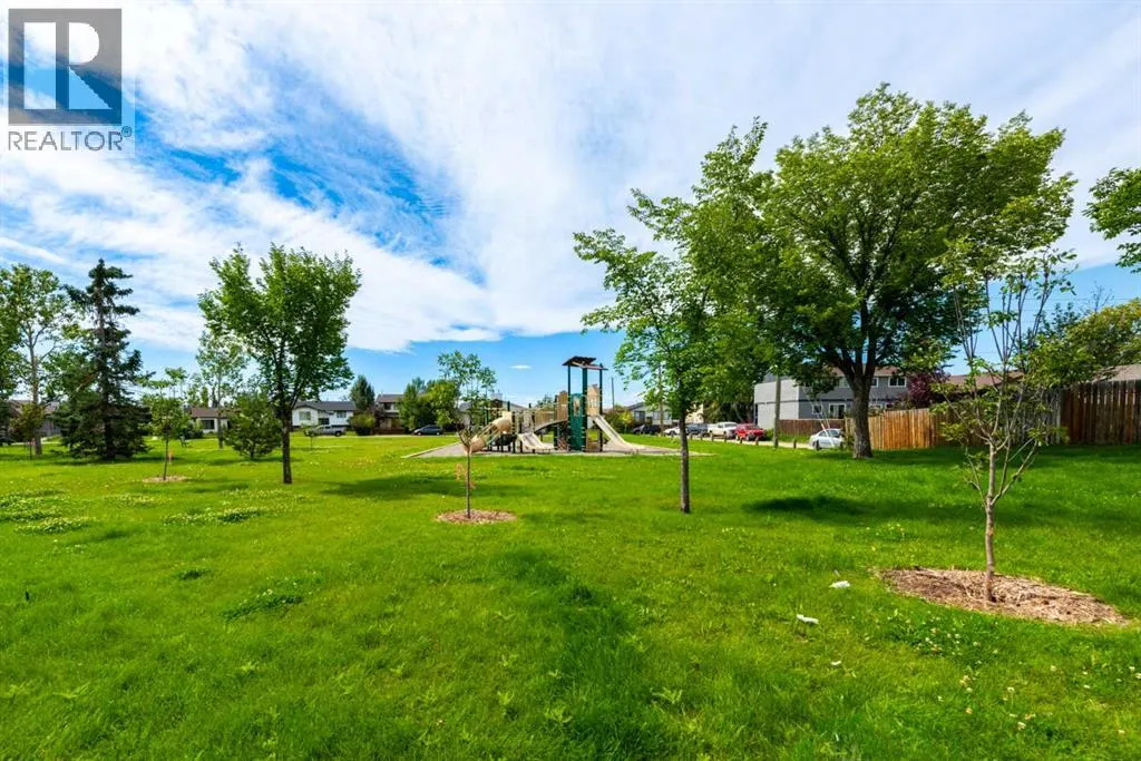 23 Falsby Place NE