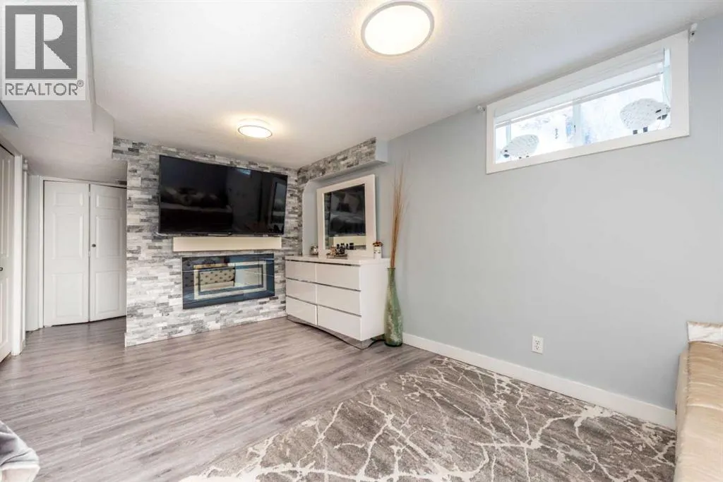 23 Falsby Place NE