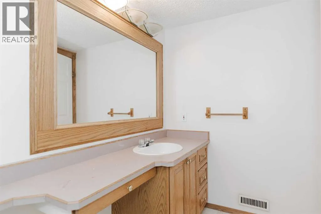 293 Ball Place