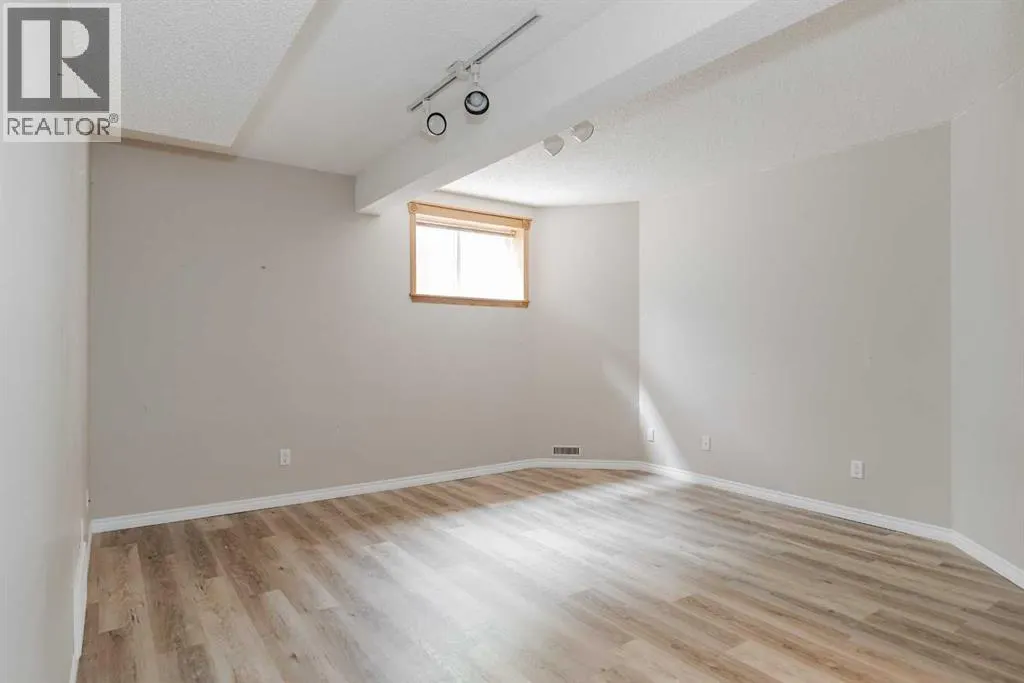 293 Ball Place
