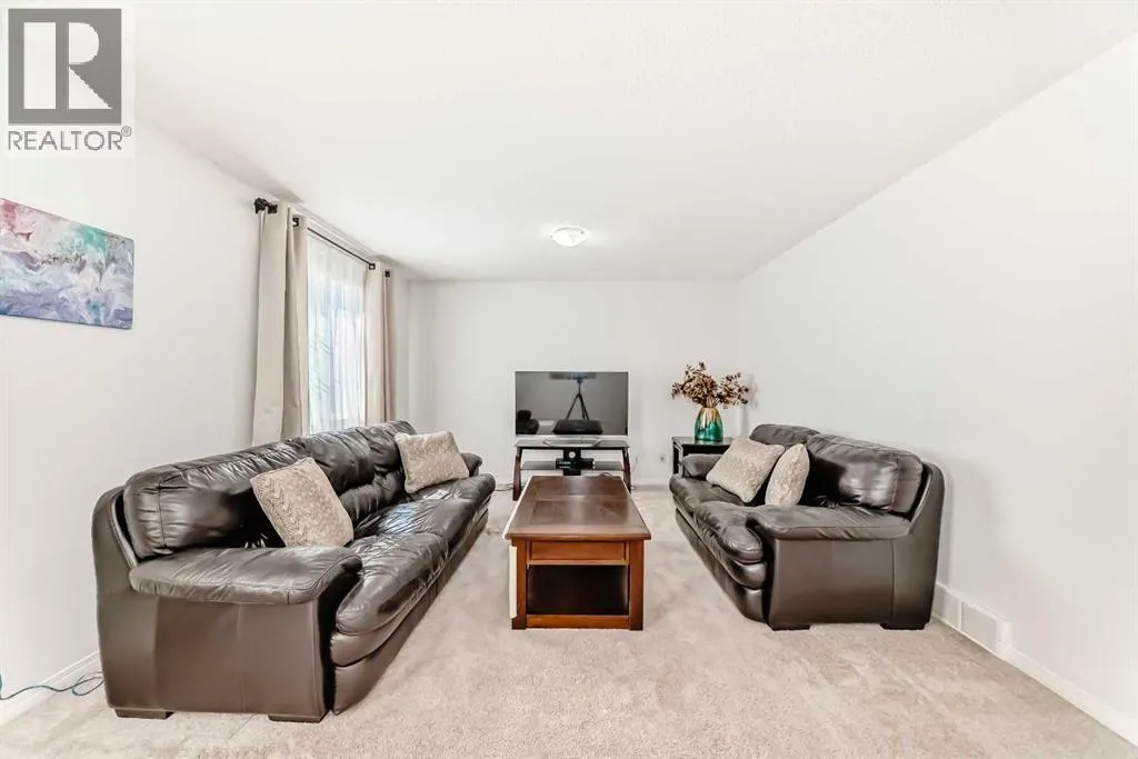 196 Everwoods Green SW