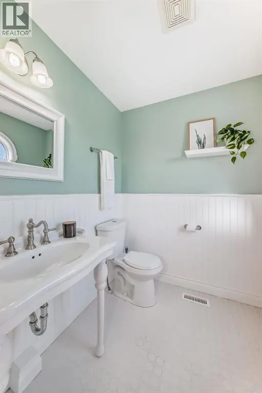 33 Covepark Road NE