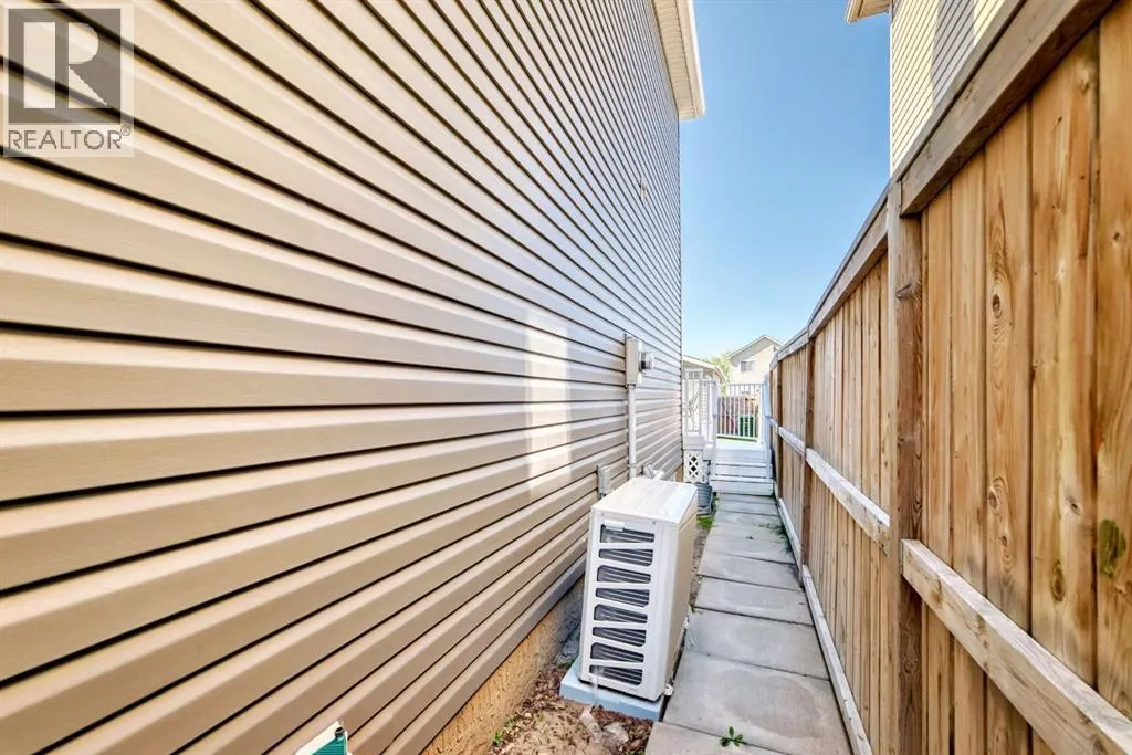 33 Covepark Road NE