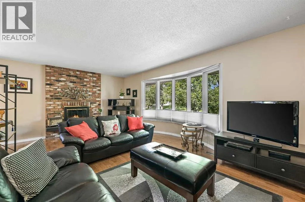 1860 Lysander Crescent SE