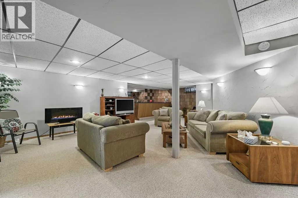 1860 Lysander Crescent SE