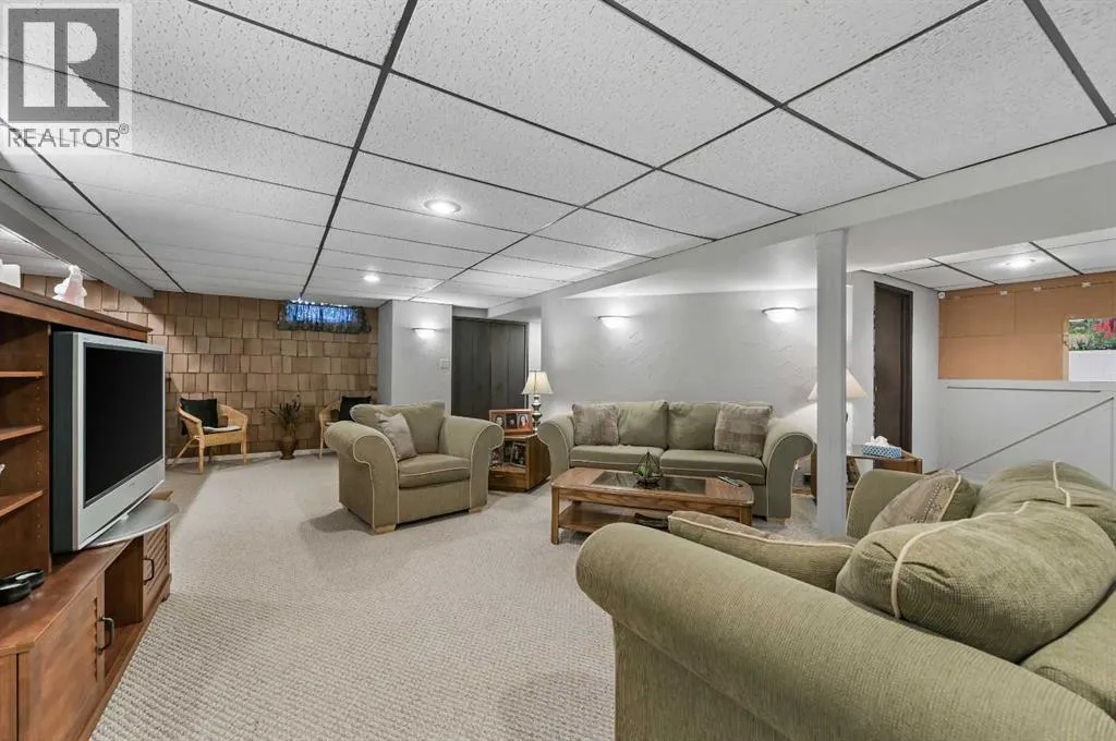 1860 Lysander Crescent SE