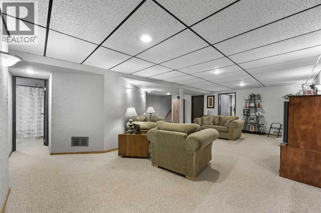 1860 Lysander Crescent SE