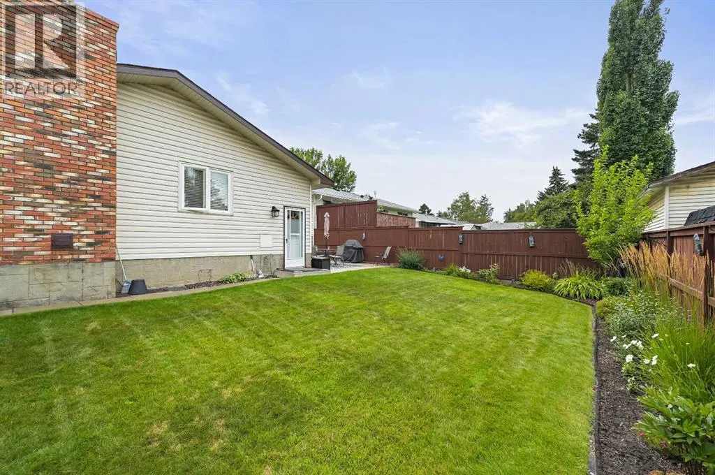 1860 Lysander Crescent SE