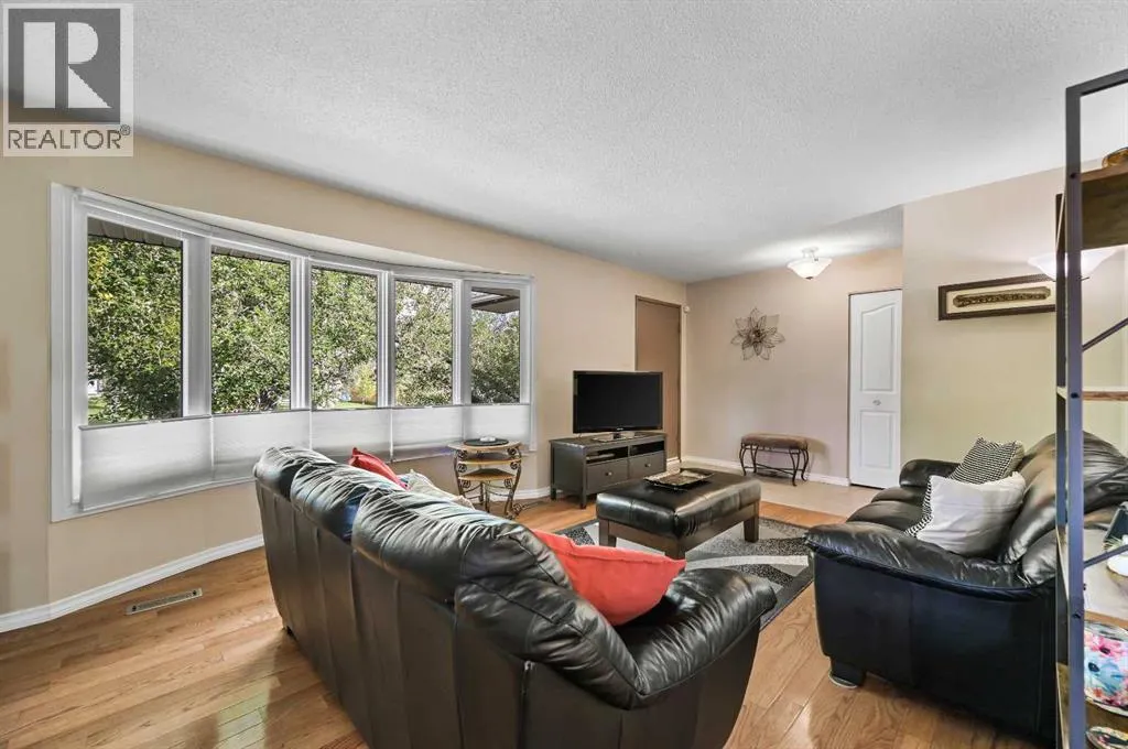1860 Lysander Crescent SE