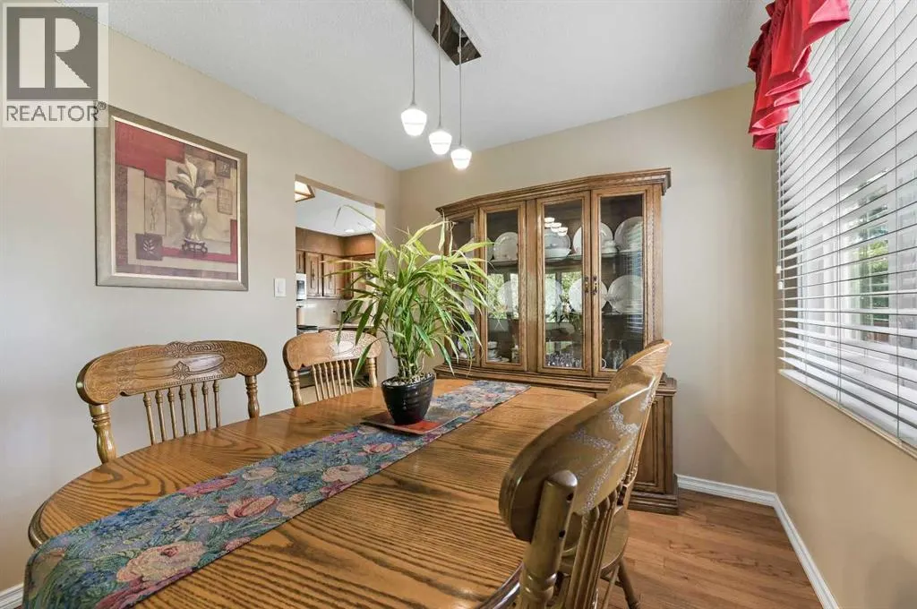 1860 Lysander Crescent SE