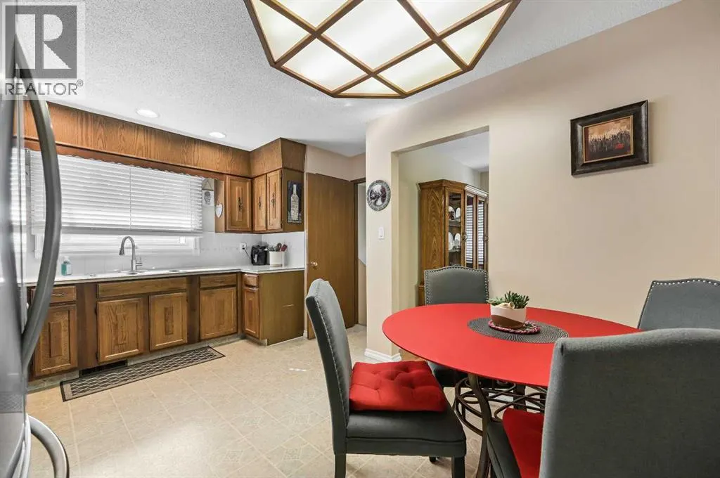 1860 Lysander Crescent SE