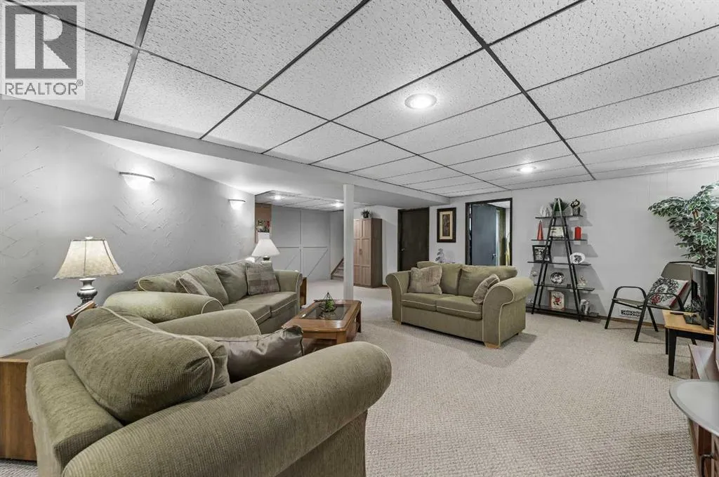 1860 Lysander Crescent SE