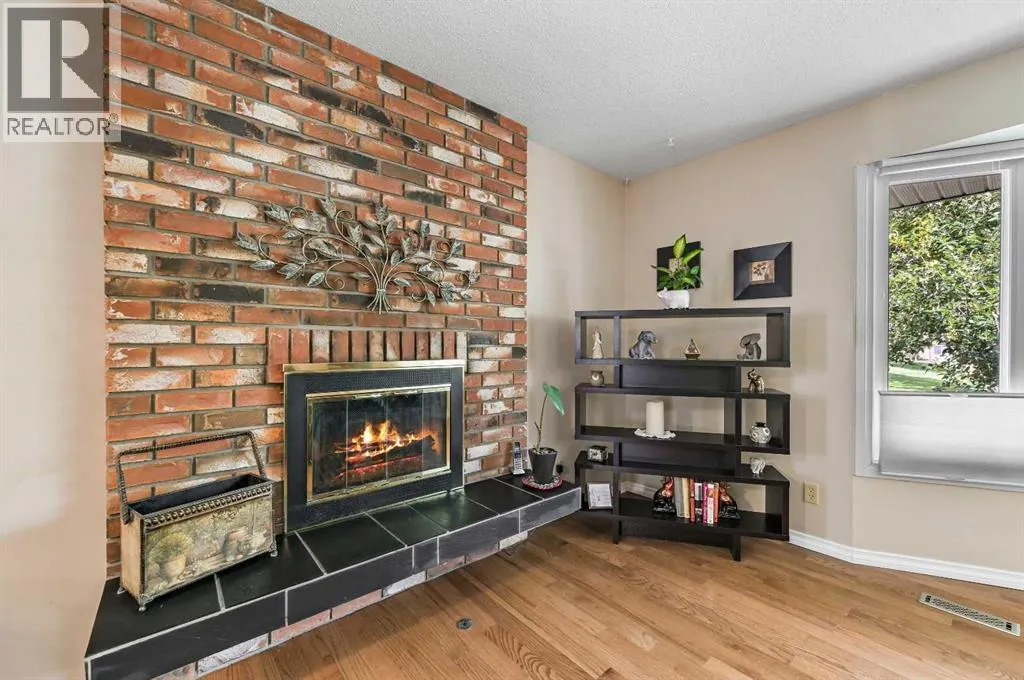 1860 Lysander Crescent SE