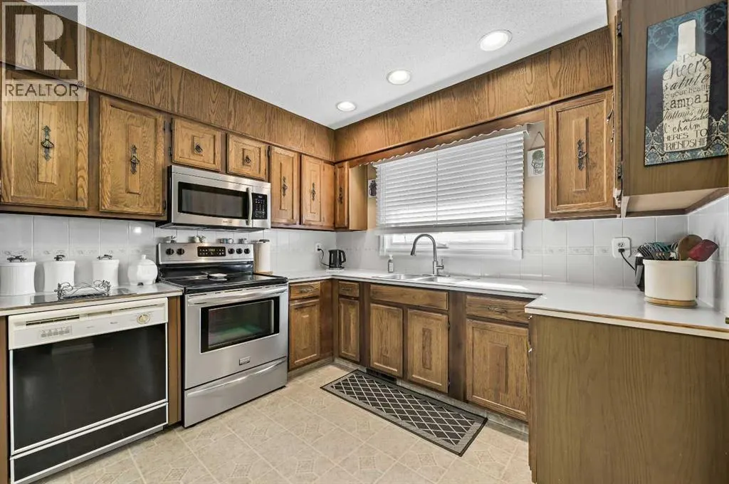 1860 Lysander Crescent SE