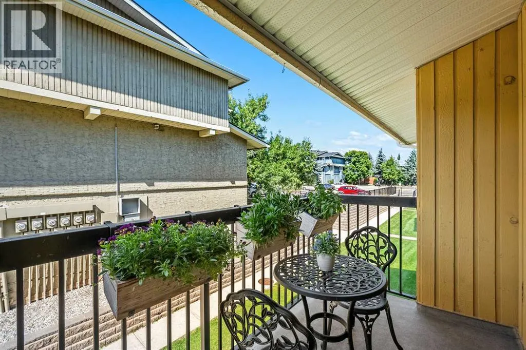 702, 2200 Woodview Drive SW