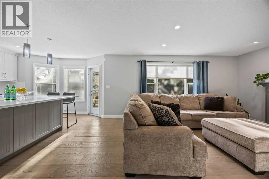 47 Mckenzie Lake Crescent SE