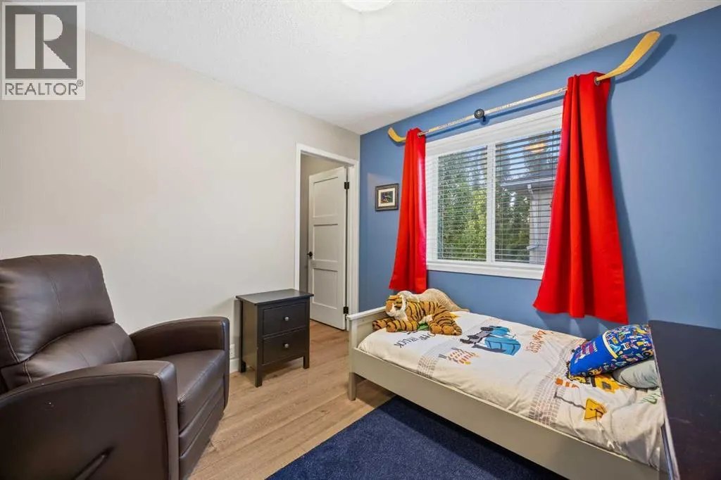 47 Mckenzie Lake Crescent SE