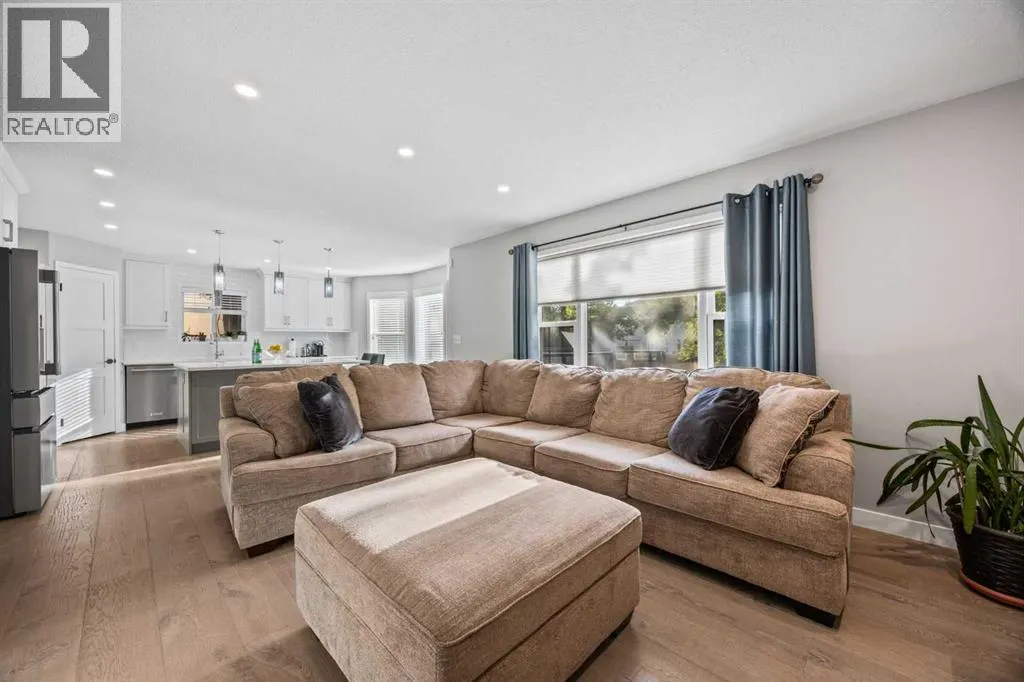 47 Mckenzie Lake Crescent SE