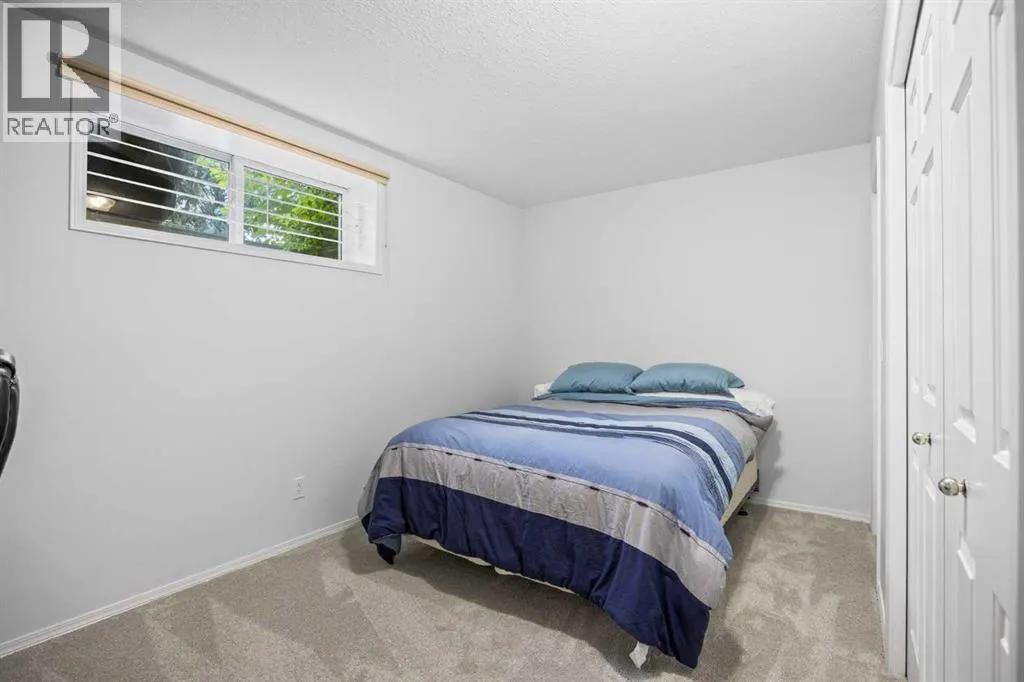 47 Mckenzie Lake Crescent SE