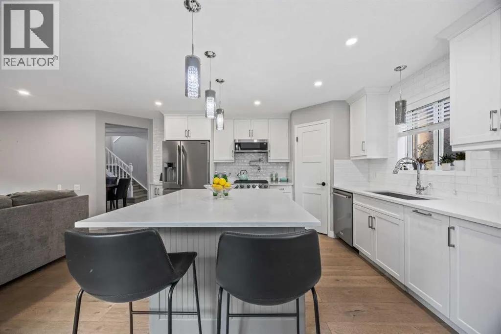 47 Mckenzie Lake Crescent SE