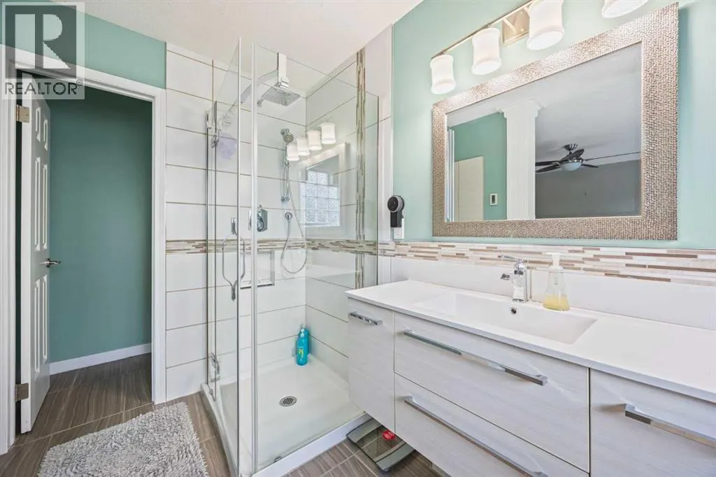 47 Mckenzie Lake Crescent SE