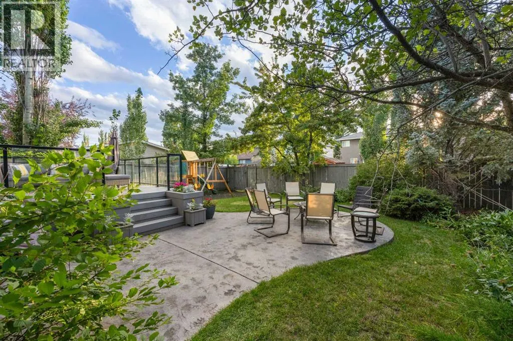 47 Mckenzie Lake Crescent SE