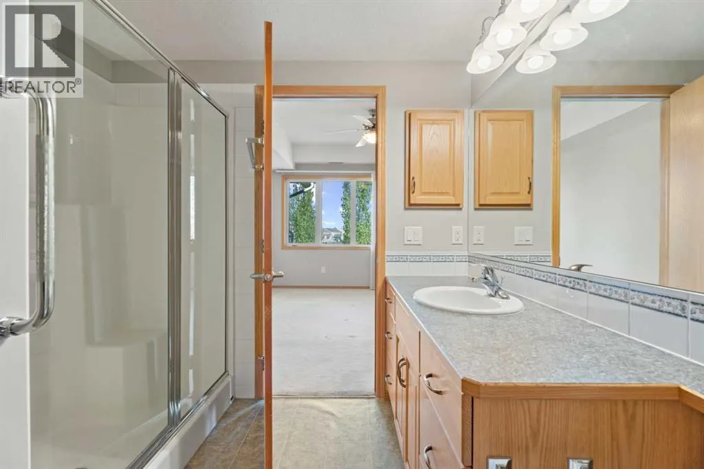 207, 15 Everstone Drive SW