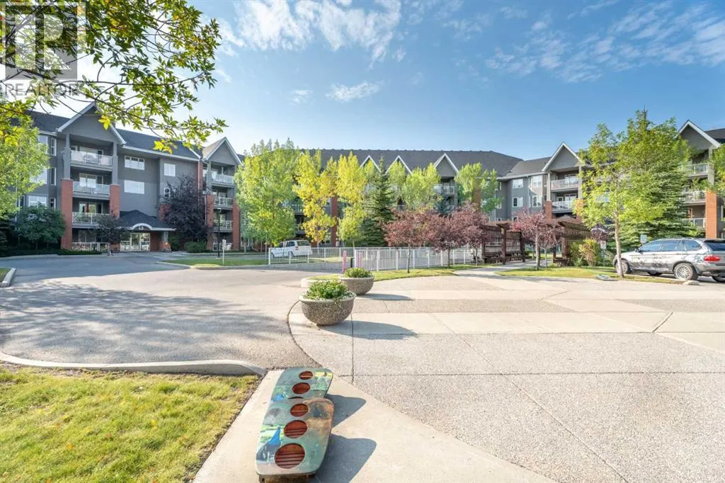 207, 15 Everstone Drive SW