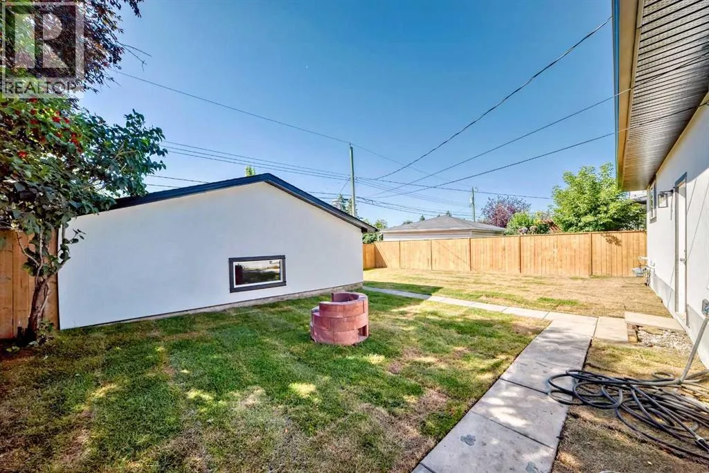 708 Maryvale Way NE