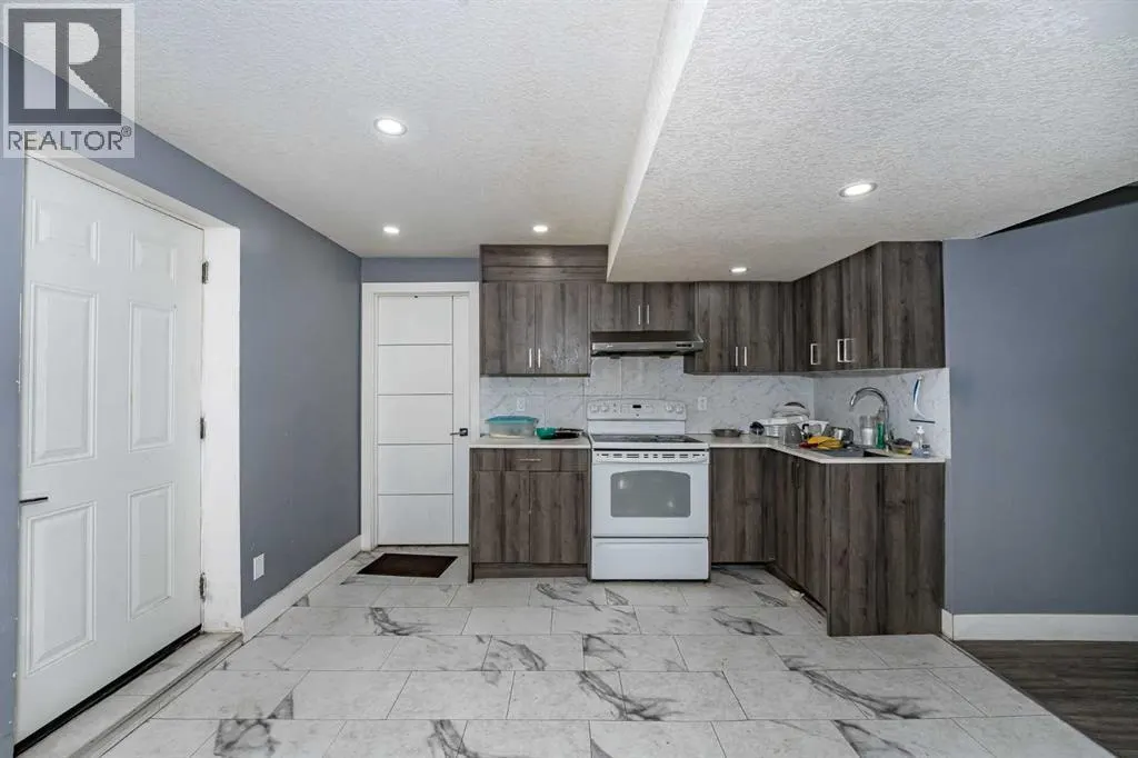 77 Del Ray Road NE