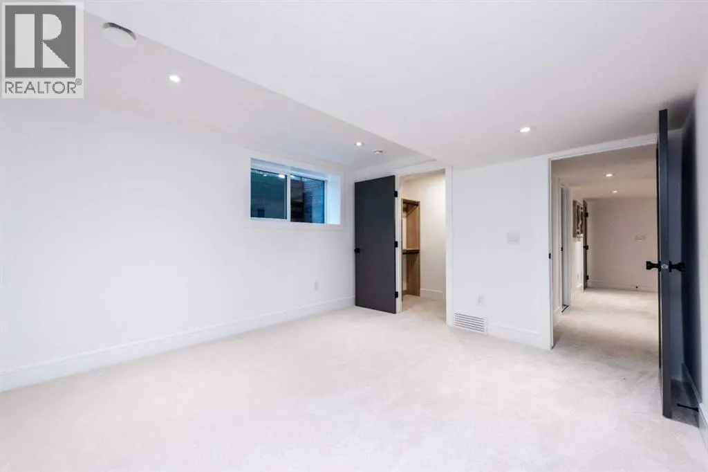 216 Pump Hill Crescent SW
