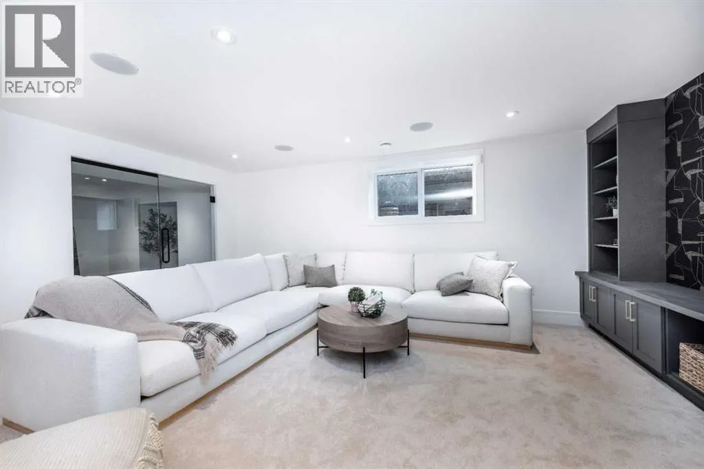 216 Pump Hill Crescent SW