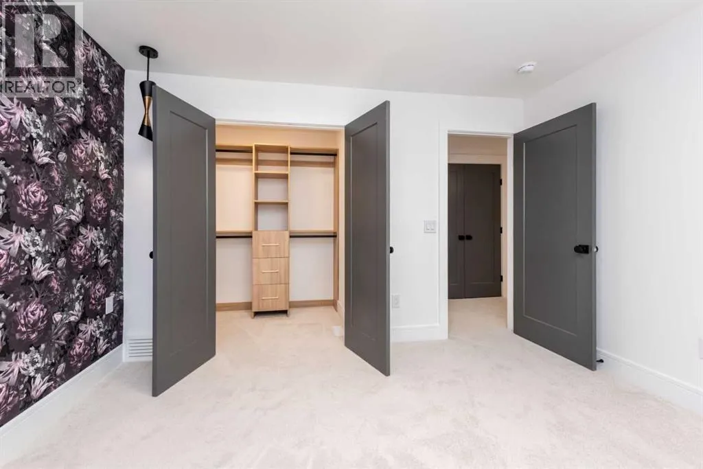 216 Pump Hill Crescent SW