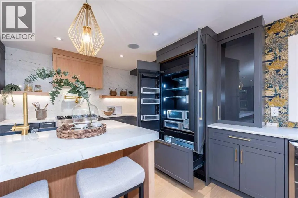 216 Pump Hill Crescent SW