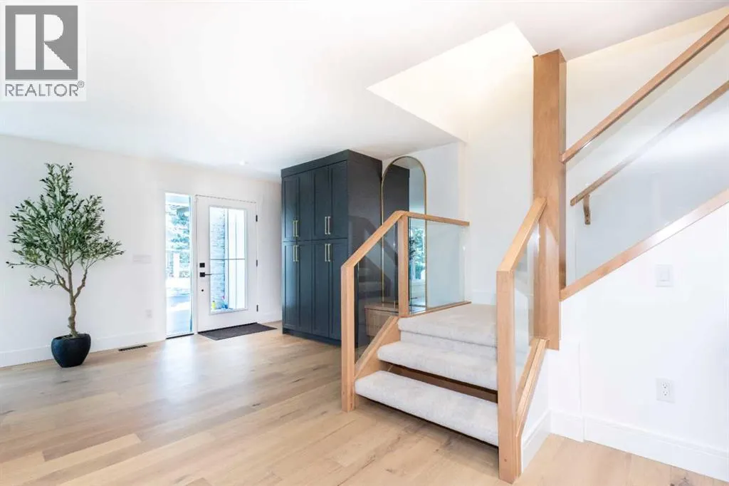 216 Pump Hill Crescent SW