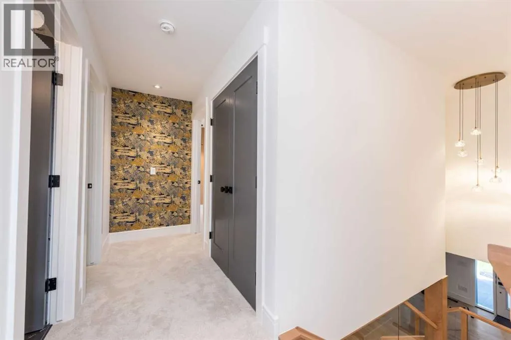 216 Pump Hill Crescent SW