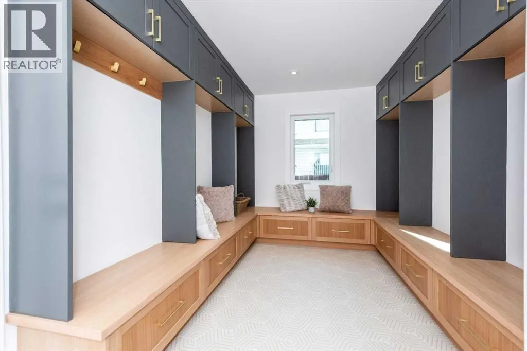 216 Pump Hill Crescent SW