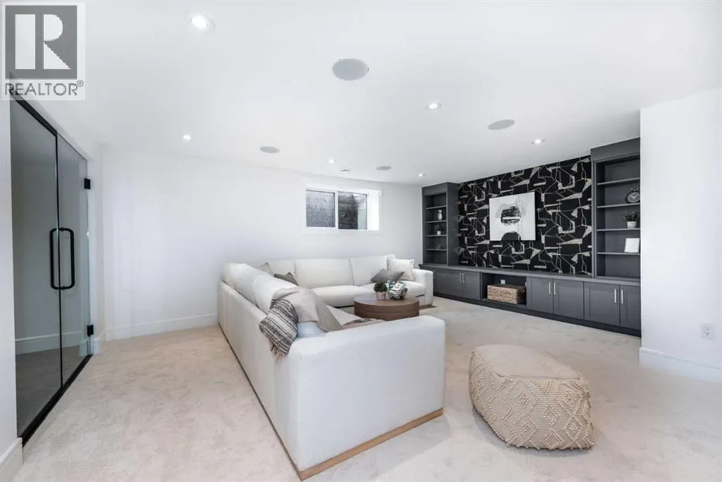 216 Pump Hill Crescent SW