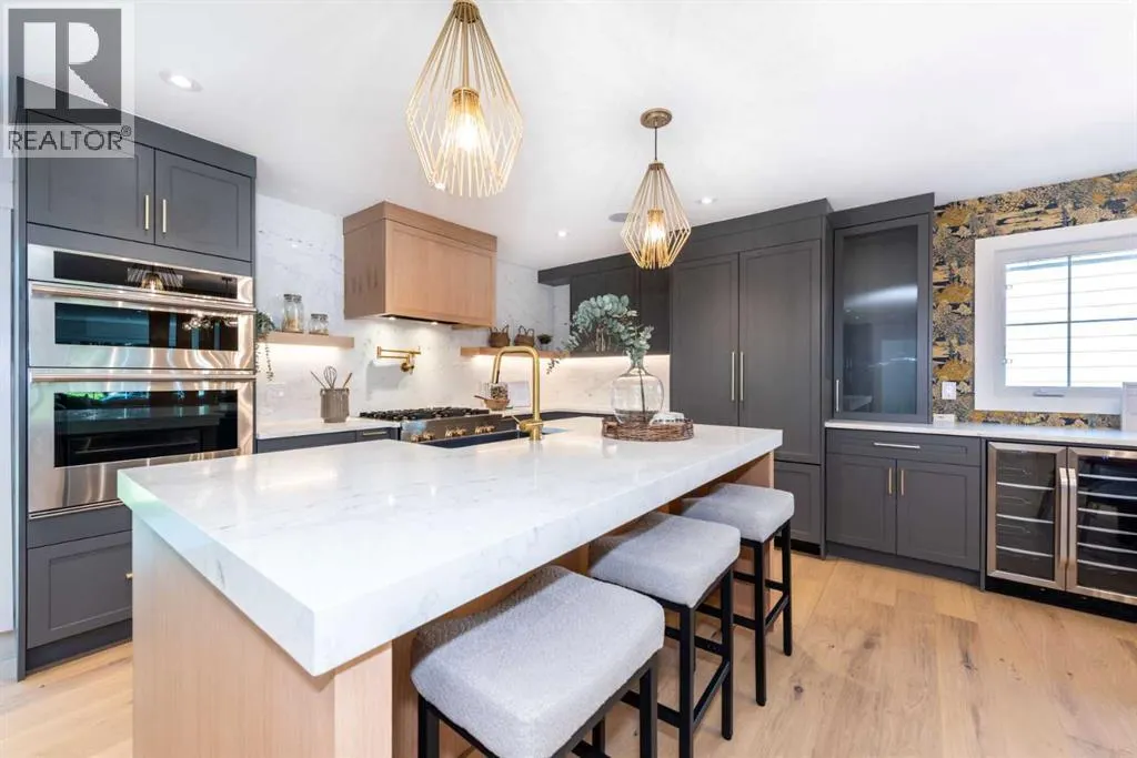 216 Pump Hill Crescent SW