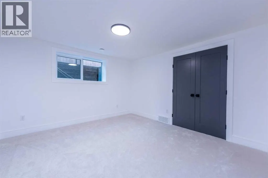 216 Pump Hill Crescent SW
