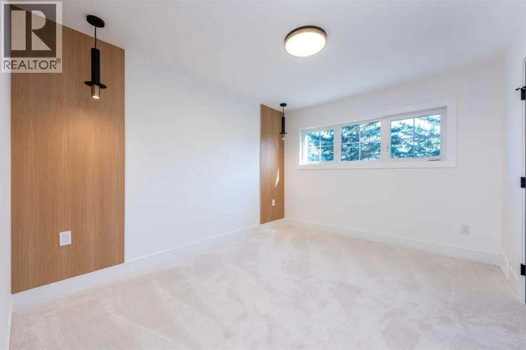 216 Pump Hill Crescent SW