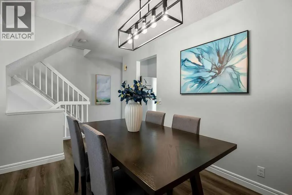 6 Coachway Green SW