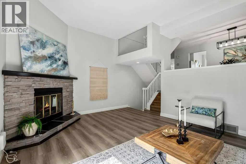 6 Coachway Green SW