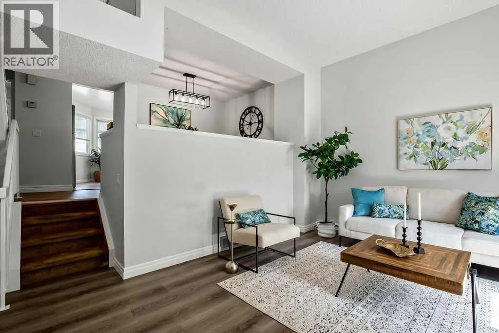 6 Coachway Green SW