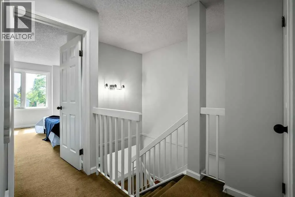6 Coachway Green SW