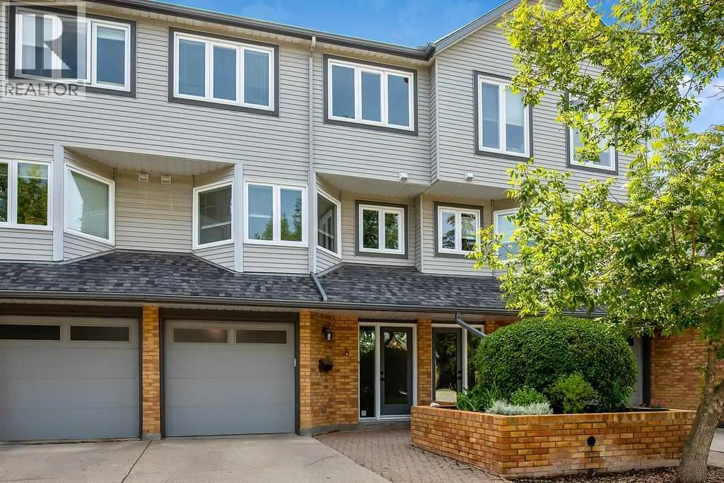 6 Coachway Green SW