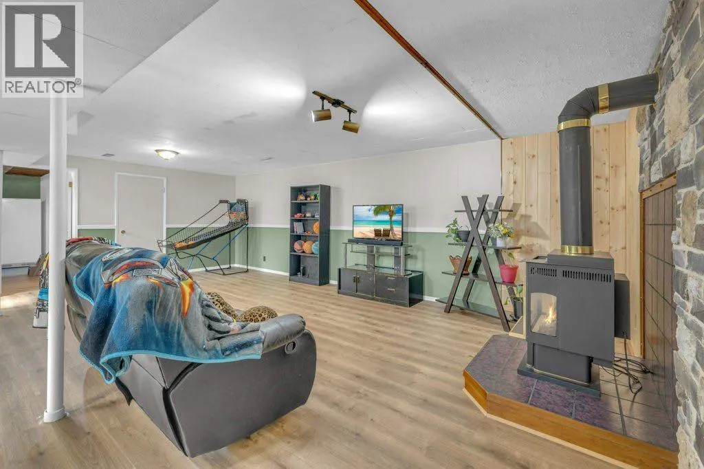 54 Sherwood Crescent