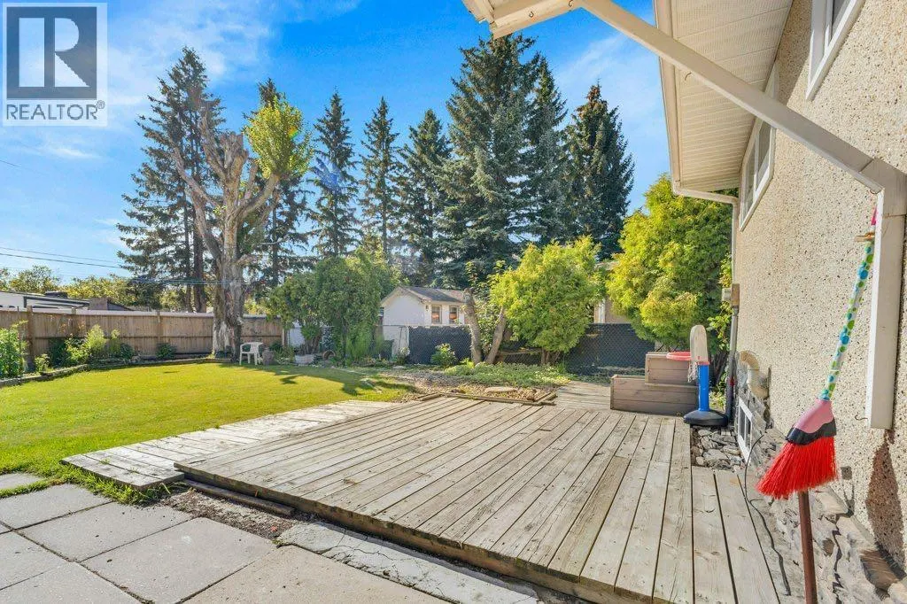 54 Sherwood Crescent