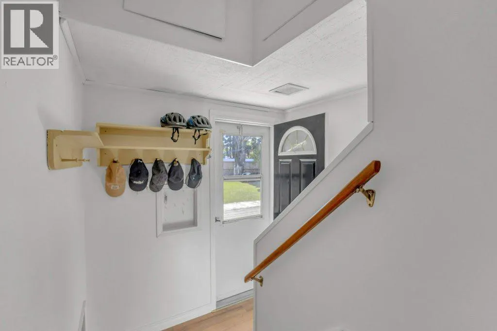 54 Sherwood Crescent