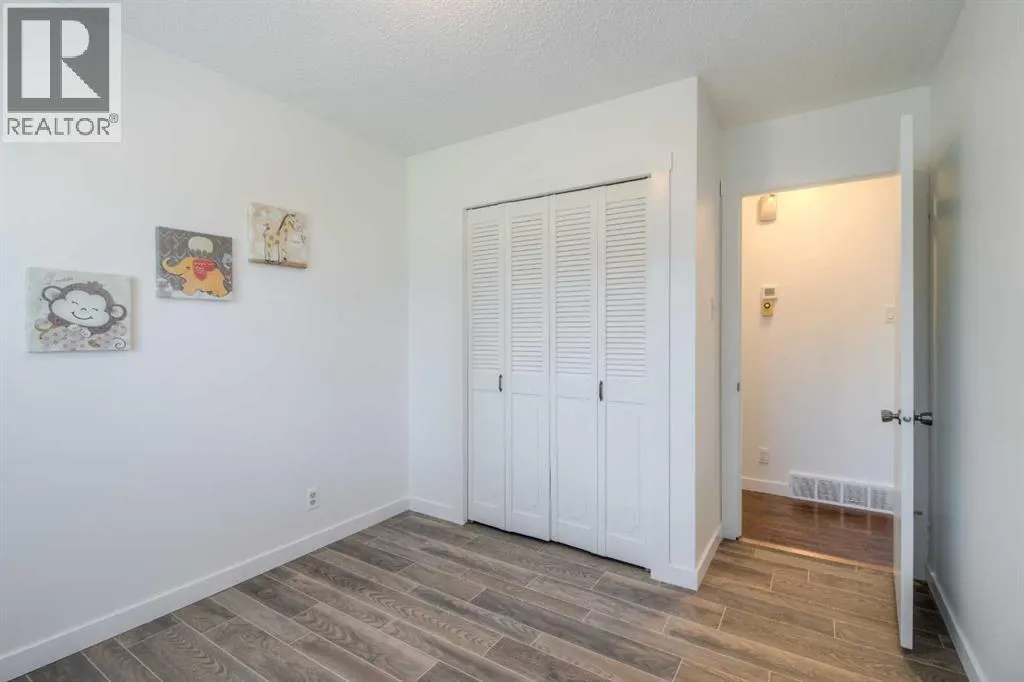 946 Columbia Boulevard W